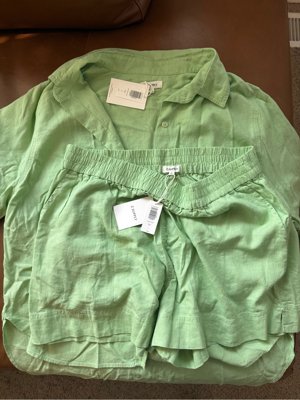 Expedition Linen Shorts Set in Pistachio - Picture 3 of 3